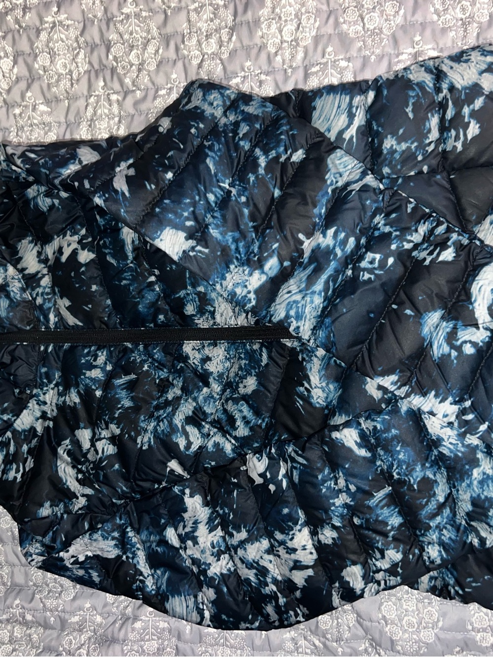 Quilted Puffer Jacket in Navy Marble Print